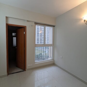 Room in 2 BHK Apartment at Tata Eureka Park, Sector 150 – for Rent