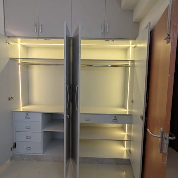 Room in 2 BHK Apartment at Tata Eureka Park, Sector 150 – for Rent