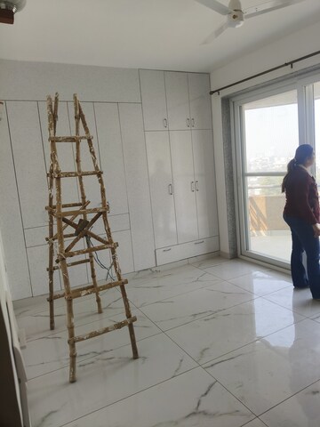 Staircase in 3.5 BHK Apartment at Kendriya Vihar, Sector 56 – for Rent