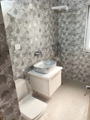 Bathroom in 3.5 BHK Apartment at Kendriya Vihar, Sector 56 – for Rent