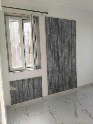 Room in 3.5 BHK Apartment at Kendriya Vihar, Sector 56 – for Rent