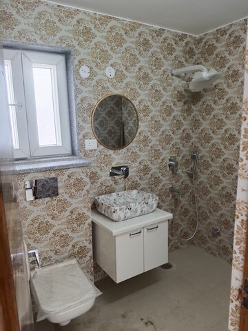 Bathroom in 3.5 BHK Apartment at Kendriya Vihar, Sector 56 – for Rent