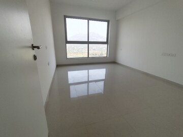 Room in 2 BHK Apartment at Hiranandani Fortune City, New Panvel – for Sale