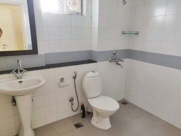 Bathroom in 3.5 BHK Apartment at Ardee City Palm Grove Heights, Sector 52 – for Rent