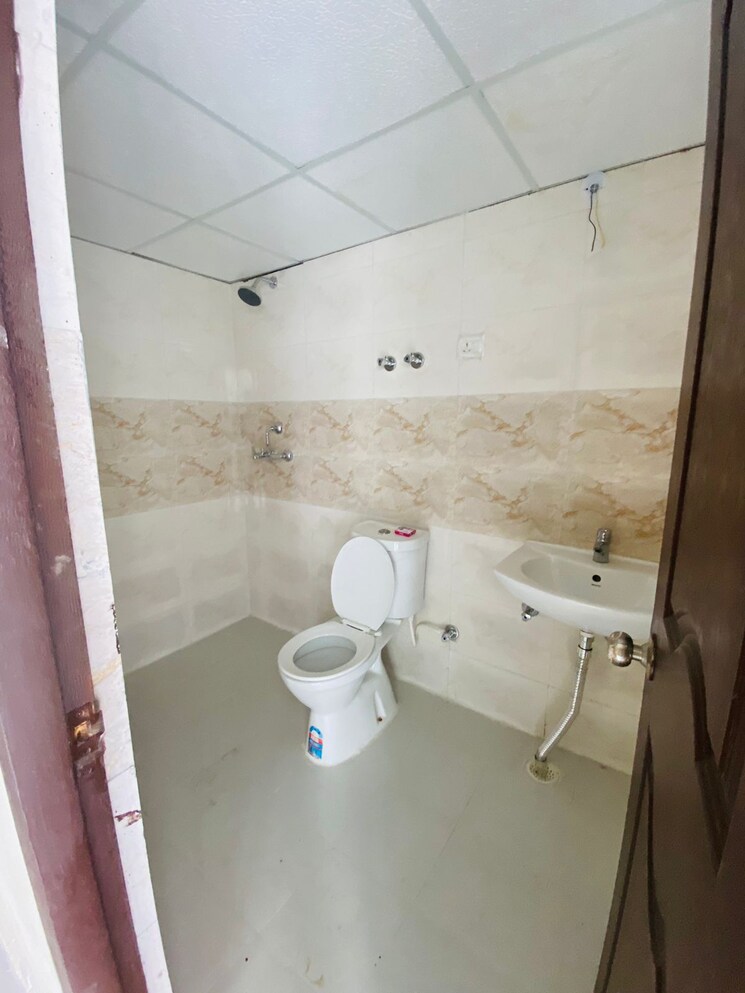 Bathroom, charms-castle 2 Bedroom 950 Sq.Ft. Apartment In Raj Nagar Extension Ghaziabad 8152311