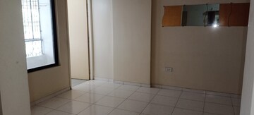 Room in 2 BHK Apartment at Sunshree Gold, Nibm Road – for Rent