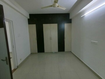 Room in 3 BHK Apartment at Syamala Nagar – for Sale