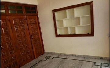 Bedroom in 2 BHK Apartment at Aliganj – for Rent