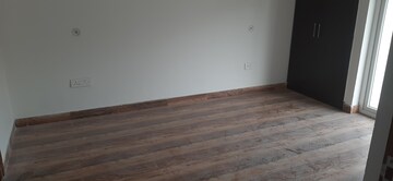 Room in 3 BHK Apartment at Doon Golden Manor, Makka Wala – for Rent