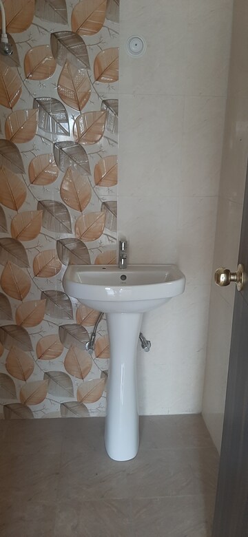 Bathroom in 3 BHK Apartment at Doon Golden Manor, Makka Wala – for Rent