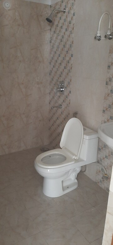 Bathroom in 3 BHK Apartment at Doon Golden Manor, Makka Wala – for Rent