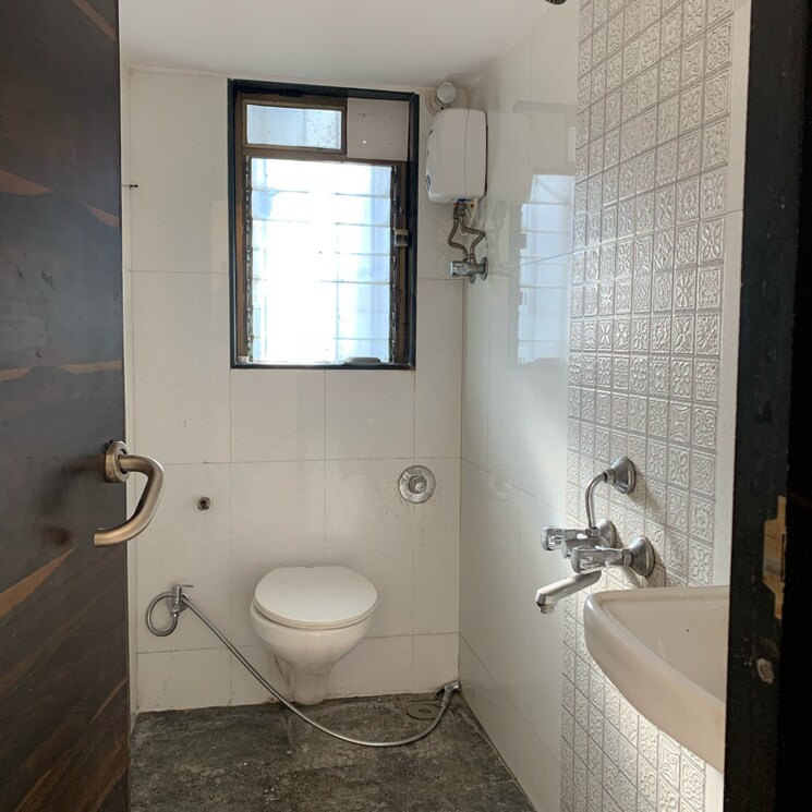 Bathroom, shraddha-heights-borivali 2 Bedroom 580 Sq.Ft. Apartment In Roshan Nagar Mumbai 8152367