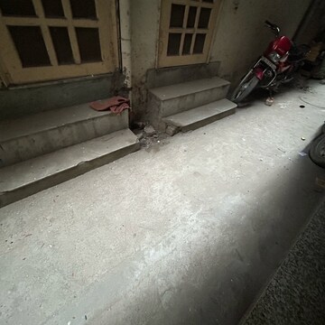Room in 1 RK Builder Floor at Kotla Mubarakpur – for Rent