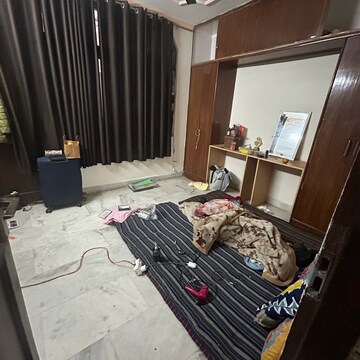 Room in 2 BHK Builder Floor at South Extension I – for Rent