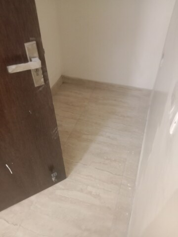 Room in 2 BHK Apartment at Rohini Sector 18 – for Rent