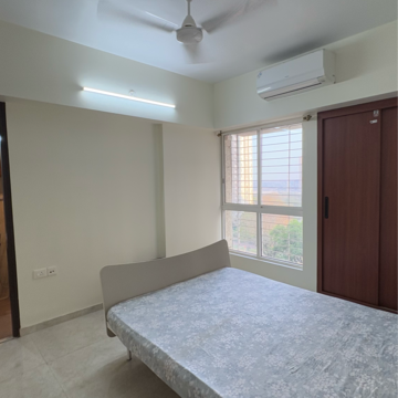 Room in 2 BHK Apartment at Lodha Amara, Sandoz Baug – for Rent