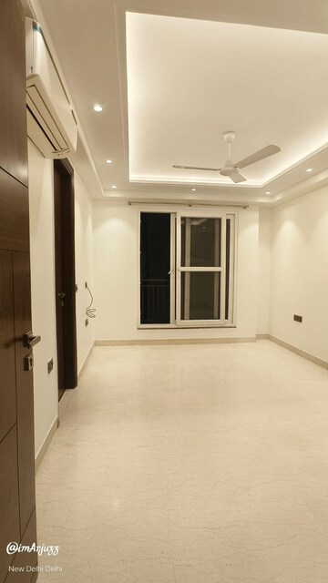 Room in 4 BHK Builder Floor at East Of Kailash – for Rent
