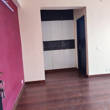 Room in 2 BHK Apartment at Unitech The Residences Gurgaon, Sector 33 – for Rent