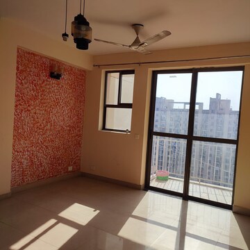 Room in 2 BHK Apartment at Unitech The Residences Gurgaon, Sector 33 – for Rent