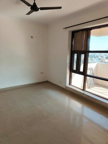 Room in 4 BHK Apartment at Urja Towers, Sector 47 – for Rent