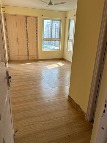 Room in 3 BHK Apartment at Orchid Petals, Sector 49 – for Rent