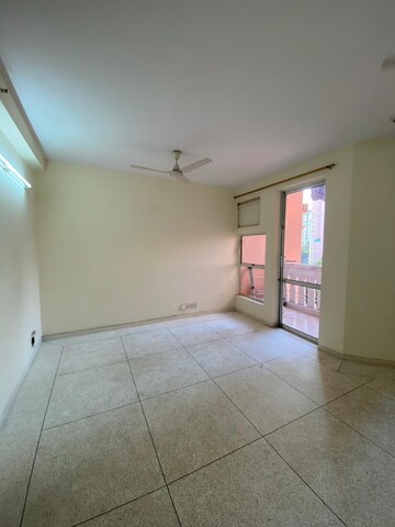 Room in 2.5 BHK Apartment at DLF The Princeton Estate, Dlf Phase V – for Rent