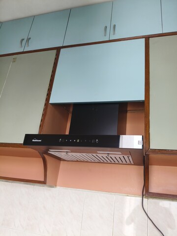 Furnished Amenities in 2 BHK Apartment at DLF Regency Park I, Dlf Phase iv – for Rent
