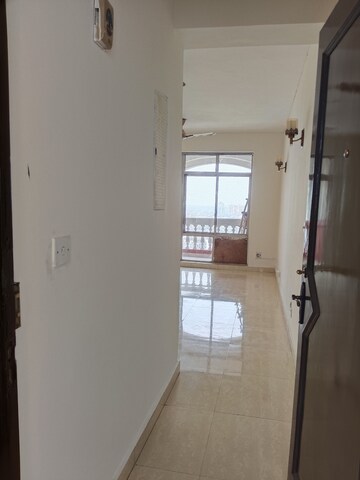 Building Lobby in 2 BHK Apartment at DLF Regency Park I, Dlf Phase iv – for Rent