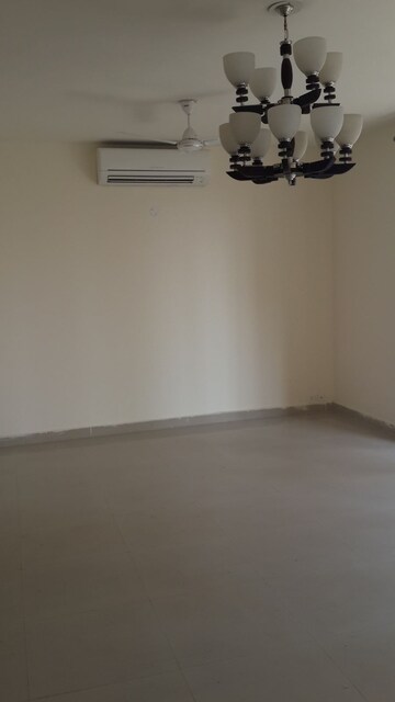 Room in 2 BHK Apartment at Pioneer Park Phase 1, Sector 61 – for Rent