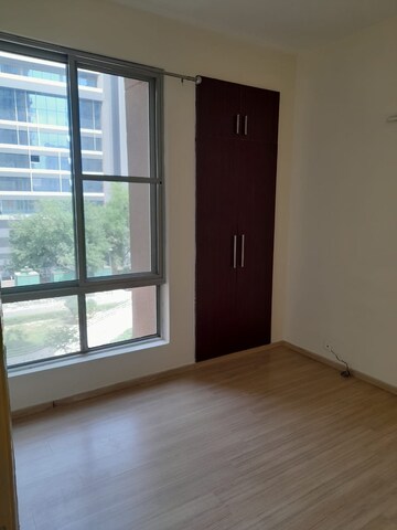 Room in 2 BHK Apartment at Pioneer Park Phase 1, Sector 61 – for Rent