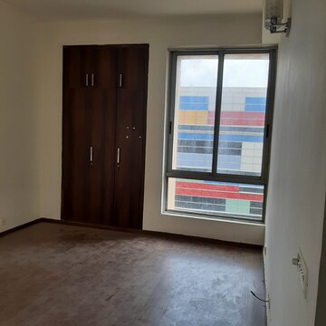 Room in 2 BHK Apartment at Pioneer Park Phase 1, Sector 61 – for Rent