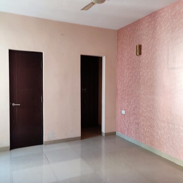 Room in 3 BHK Apartment at Emaar Emerald Estate, Sector 65 – for Rent
