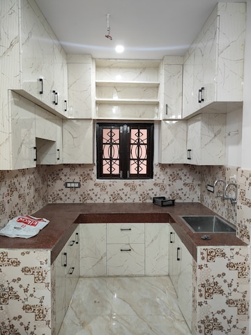 Kitchen in 3 BHK Apartment at Omaxe R2, Gomti Nagar – for Rent