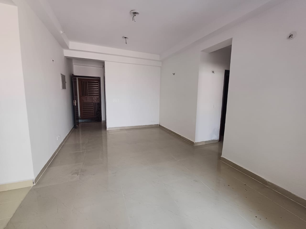 3 BHK + Servant Room Apartment For Sale in Prateek Edifice
