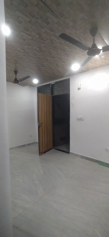 Room in 2 BHK Builder Floor at Khirki Extension – for Rent