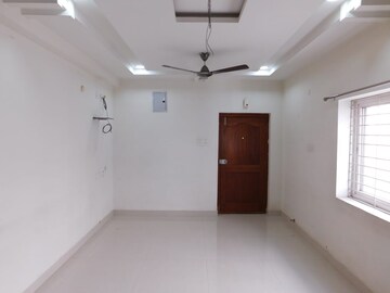 Room in 2 BHK Builder Floor at Kondapur – for Rent