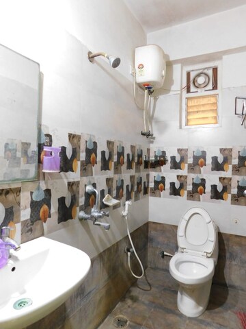 Master Bedroom in 2 BHK Builder Floor at Kondapur – for Rent