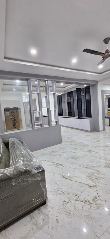 Parking in 3 BHK Builder Floor at Kondapur – for Rent