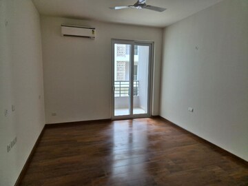 Room in 3 BHK Apartment at Emaar Emerald Floors Premier, Sector 65 – for Rent