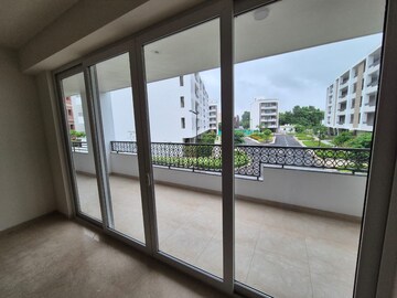 Room in 3 BHK Apartment at Emaar Emerald Floors Premier, Sector 65 – for Rent