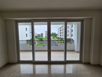 Room in 3 BHK Apartment at Emaar Emerald Floors Premier, Sector 65 – for Rent
