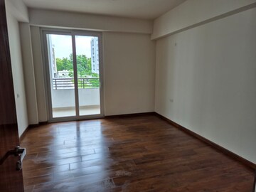 Room in 3 BHK Apartment at Emaar Emerald Floors Premier, Sector 65 – for Rent