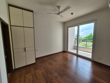Room in 3 BHK Apartment at Emaar Emerald Floors Premier, Sector 65 – for Rent