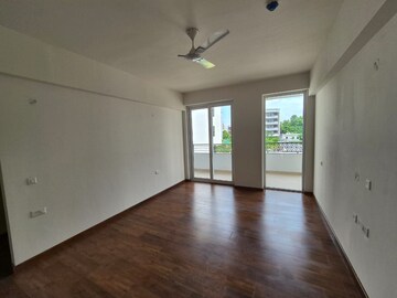 Room in 3 BHK Apartment at Emaar Emerald Floors Premier, Sector 65 – for Rent