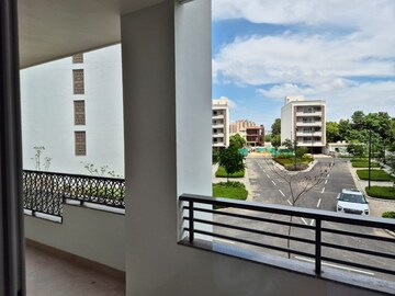 Staircase in 3 BHK Apartment at Emaar Emerald Floors Premier, Sector 65 – for Rent