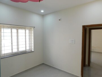 Room in 3 BHK Builder Floor at Kondapur – for Rent