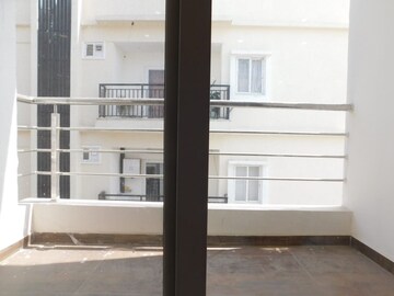Room in 3 BHK Builder Floor at Kondapur – for Rent