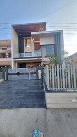 5 BHK + Pooja Room,Servant Room 270 Sq.Yd. Villa in Sunny Enclave