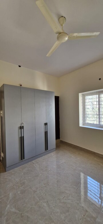 Room in 3 BHK Builder Floor at Kondapur – for Rent