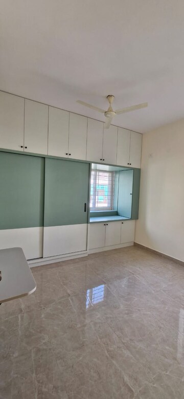 Room in 3 BHK Builder Floor at Kondapur – for Rent